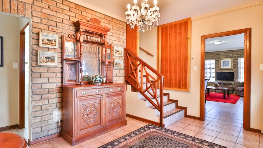 5 Bedroom Property for Sale in Stilbaai Wes Western Cape